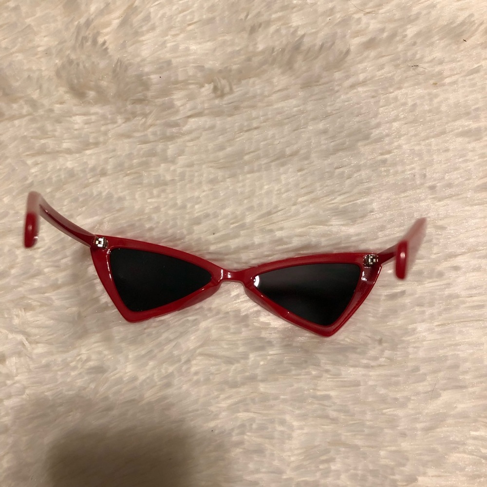 red funky retro sunglasses - Picture 2 of 6